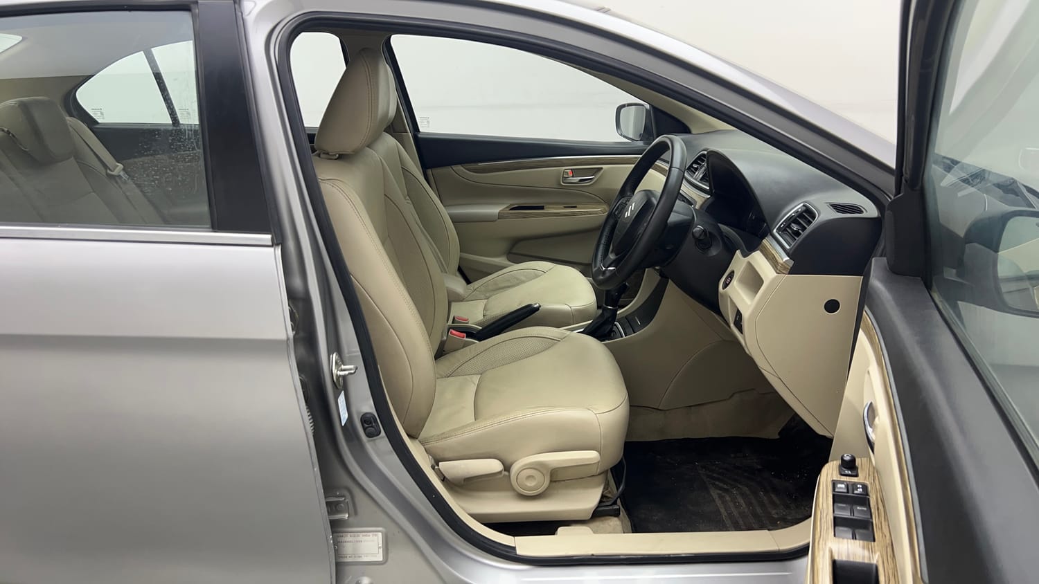 Used 2018 Maruti Suzuki Ciaz Alpha Hybrid 1.5 AT Petrol Automatic interior RIGHT SIDE FRONT DOOR CABIN VIEW