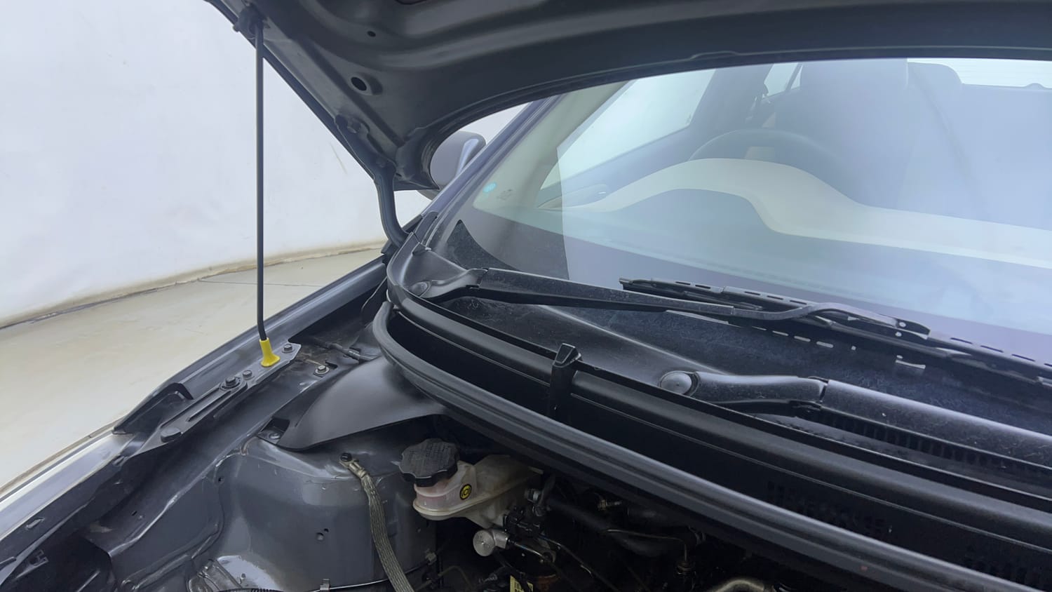 Used 2019 Hyundai Elite i20 Sportz Plus 1.2 Petrol Manual engine ENGINE RIGHT SIDE HINGE & APRON VIEW