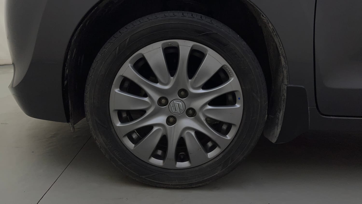 Used 2018 Maruti Suzuki Baleno Alpha 1.2 Petrol Manual tyres LEFT FRONT TYRE RIM VIEW