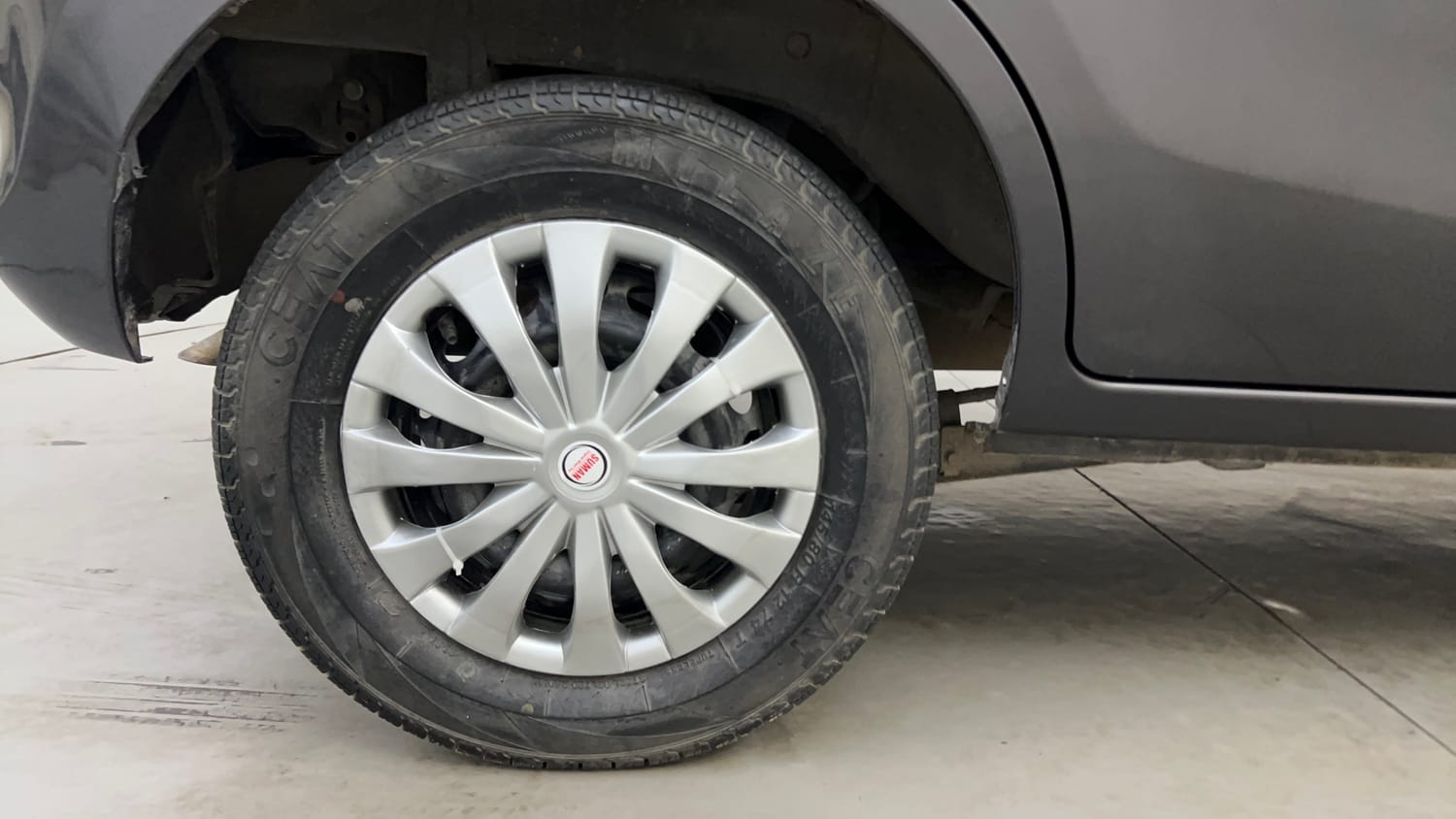 Used 2014 Maruti Suzuki Alto 800 Lxi Petrol Manual tyres RIGHT REAR TYRE RIM VIEW
