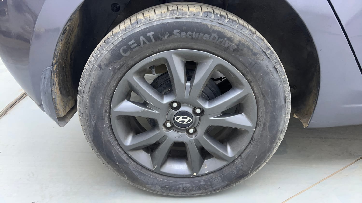 Used 2019 Hyundai Elite i20 Sportz Plus 1.2 Petrol Manual tyres RIGHT REAR TYRE RIM VIEW