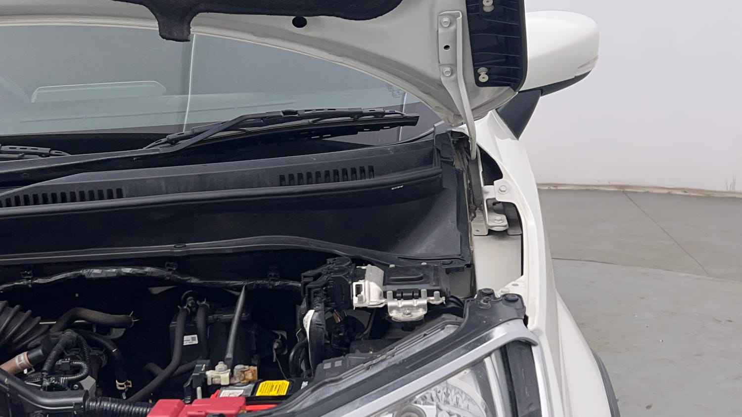 Used 2022 Maruti Suzuki Ignis Zeta 1.2 AMT Petrol Automatic engine ENGINE LEFT SIDE HINGE & APRON VIEW