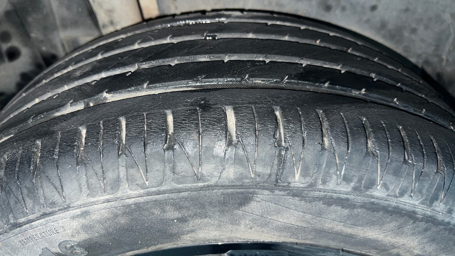 Used 2021 maruti-suzuki Vitara Brezza ZXi Petrol Manual tyres RIGHT REAR TYRE TREAD VIEW