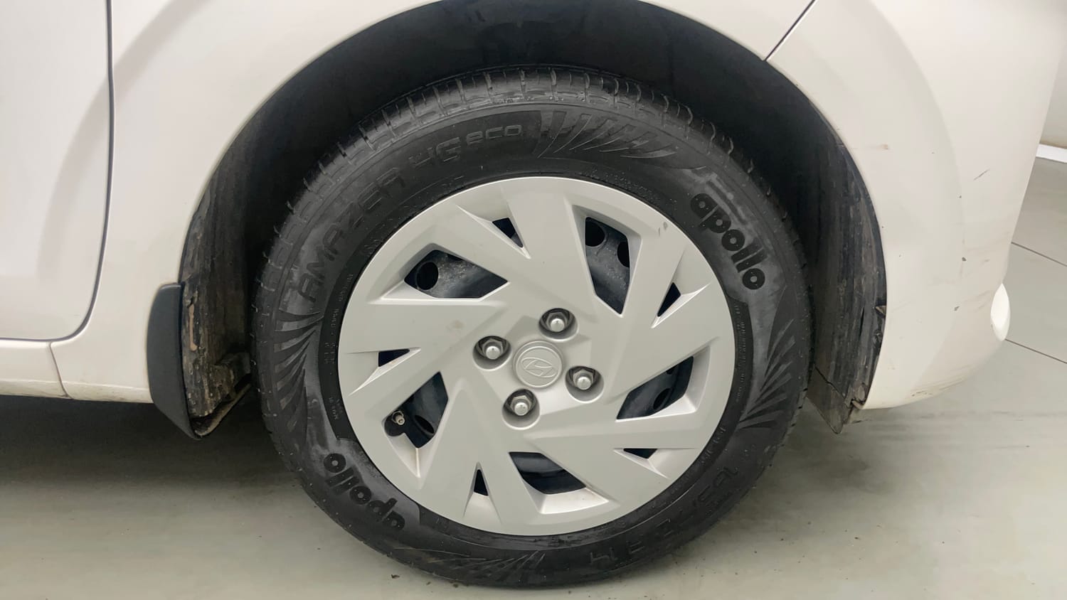 Used 2026 Hyundai Grand i10 Nios Magna 1.2 Kappa Petrol Manual tyres RIGHT FRONT TYRE RIM VIEW