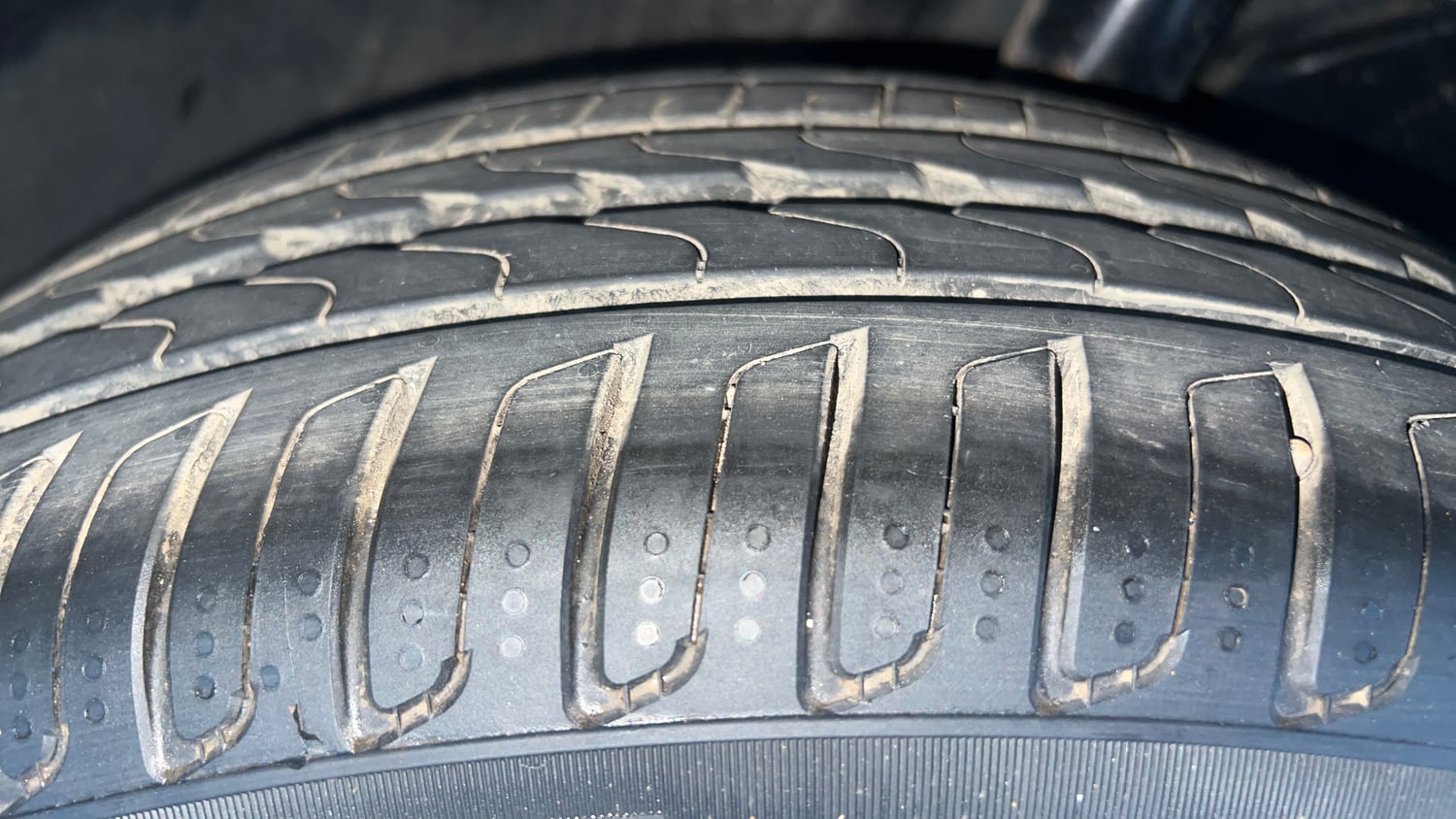 Used 2021 Mercedes-Benz A-Class Limousine 200 Petrol Automatic tyres RIGHT FRONT TYRE TREAD VIEW