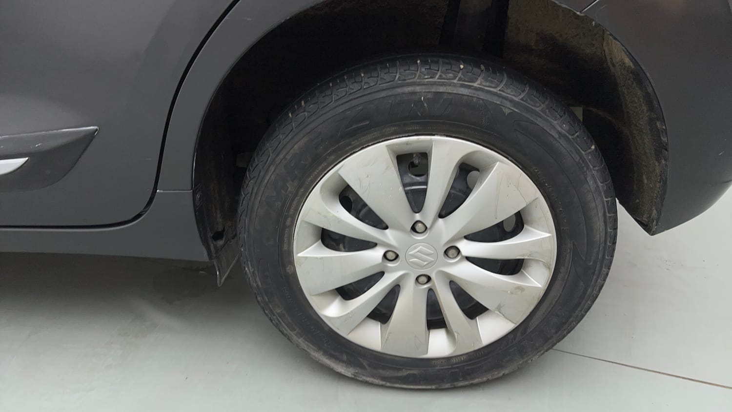 Used 2018 Maruti Suzuki Baleno Delta 1.2 Petrol Manual tyres LEFT REAR TYRE RIM VIEW