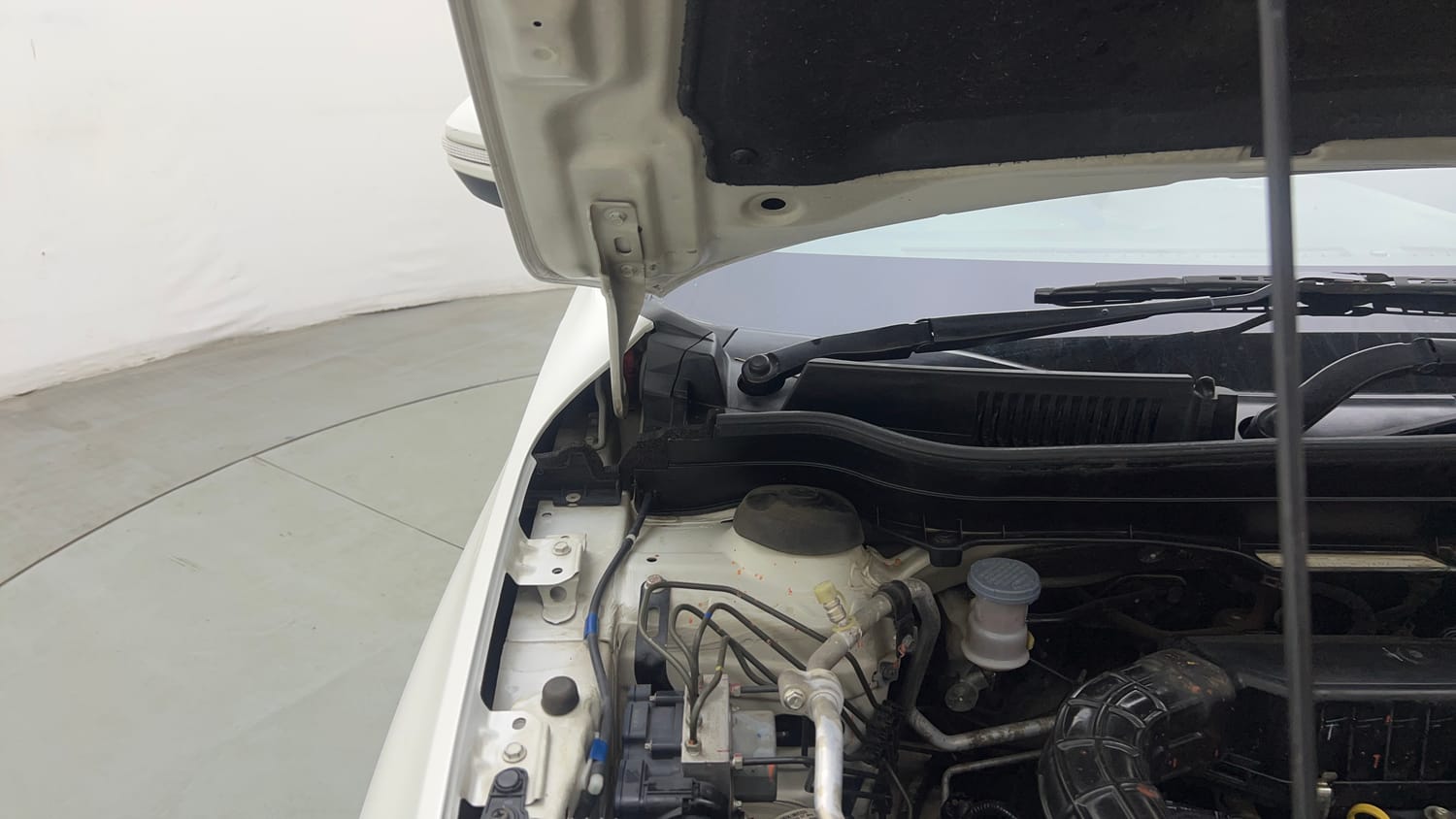 Used 2021 maruti-suzuki Vitara Brezza ZXi Petrol Manual engine ENGINE RIGHT SIDE HINGE & APRON VIEW