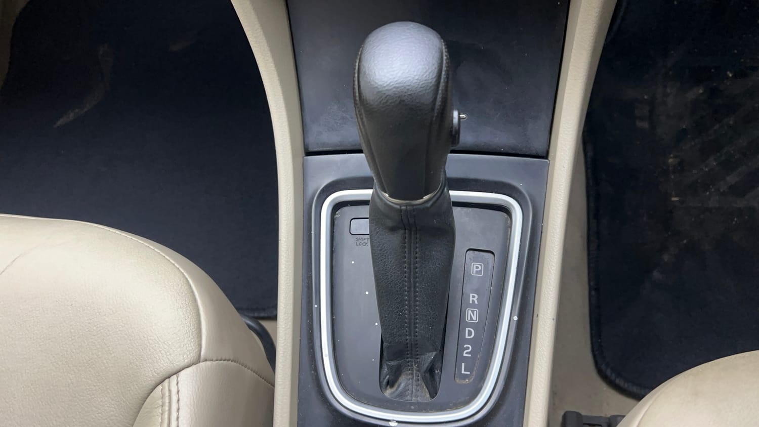 Used 2018 Maruti Suzuki Ciaz Alpha Hybrid 1.5 AT Petrol Automatic interior GEAR  KNOB VIEW
