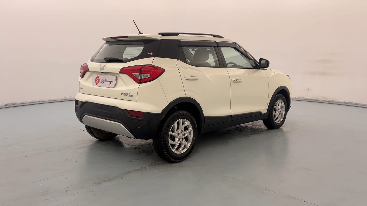 Used 2023 Mahindra XUV 300 W8 1.2 Petrol Petrol Manual exterior RIGHT REAR CORNER VIEW