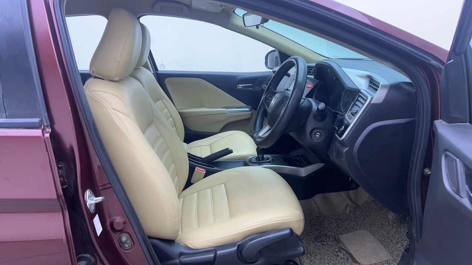 Used 2015 Honda City V Petrol Manual interior RIGHT SIDE FRONT DOOR CABIN VIEW