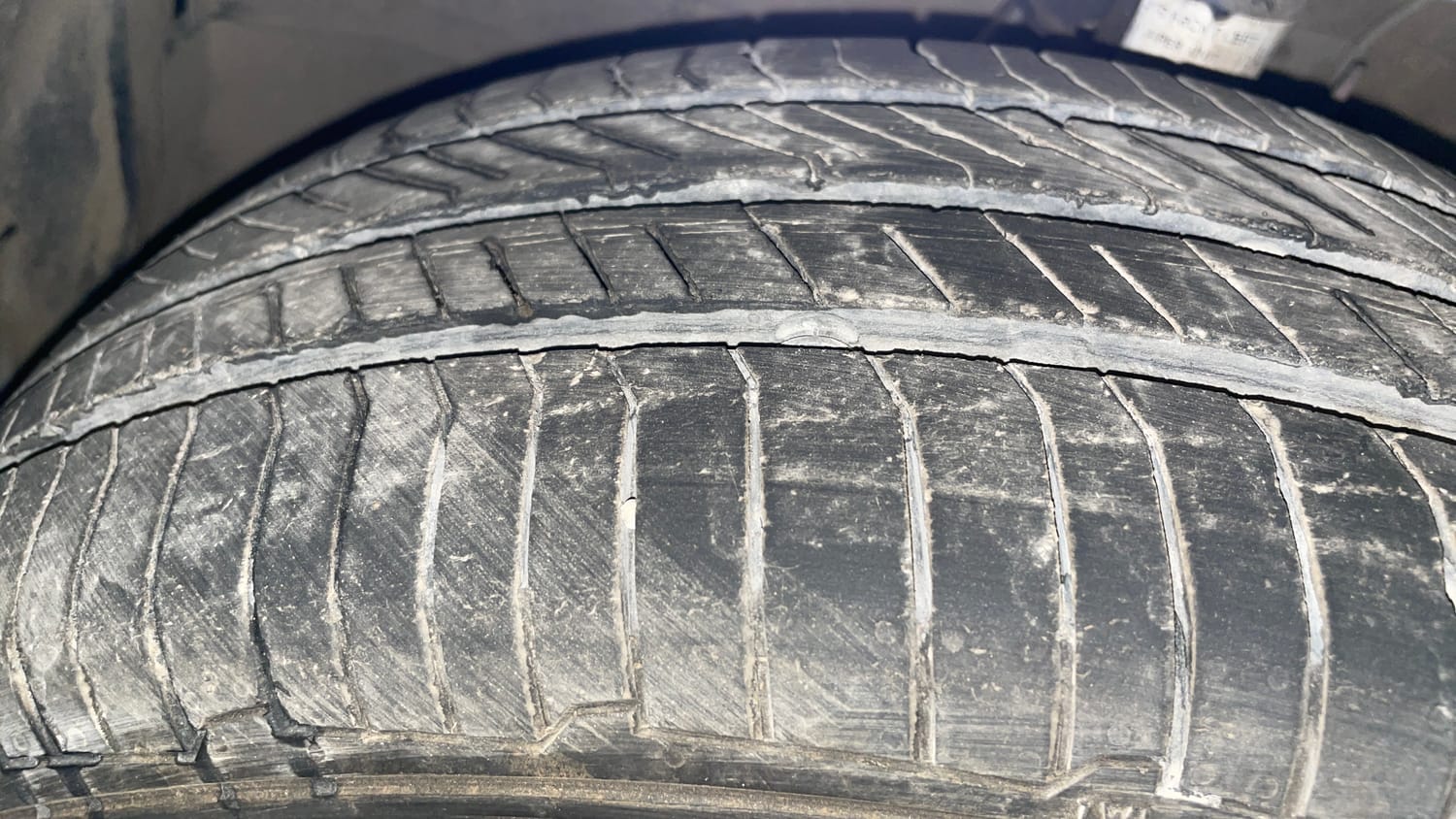 Used 2014 Honda Amaze 1.2 S AT i-VTEC Petrol Automatic tyres LEFT FRONT TYRE TREAD VIEW
