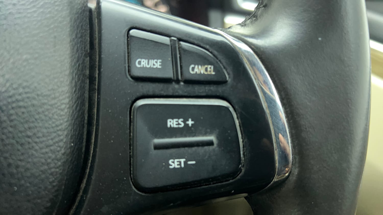 Used 2018 Maruti Suzuki Ciaz Alpha Hybrid 1.5 AT Petrol Automatic top_features Cruise control