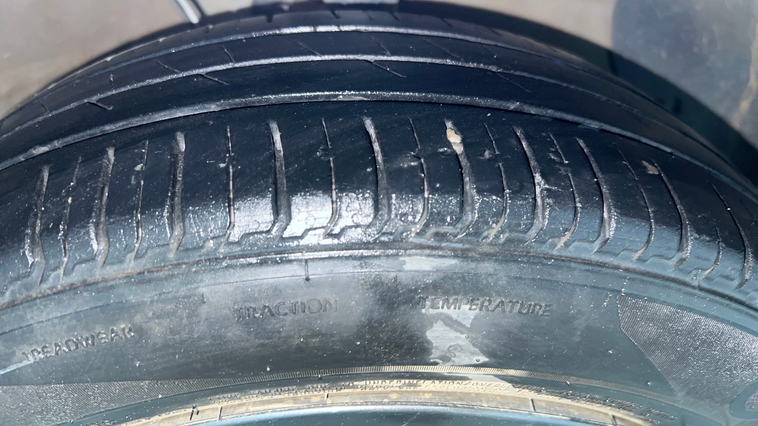 Used 2021 Hyundai Aura S 1.2 AMT Petrol Petrol Automatic tyres RIGHT FRONT TYRE TREAD VIEW
