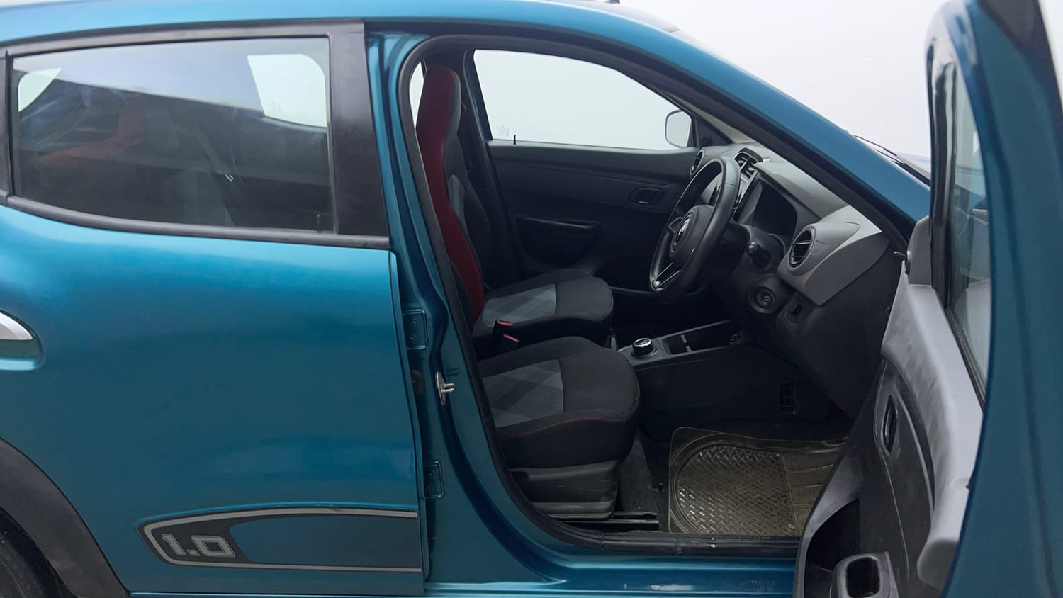 Used 2021 Renault Kwid RXT 1.0 AMT (O) Petrol Automatic interior RIGHT SIDE FRONT DOOR CABIN VIEW