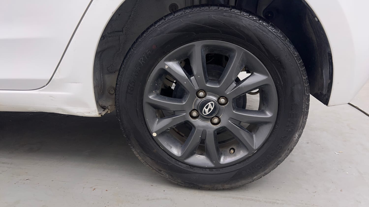 Used 2019 Hyundai Elite i20 Sportz 1.2 Petrol Manual tyres LEFT REAR TYRE RIM VIEW