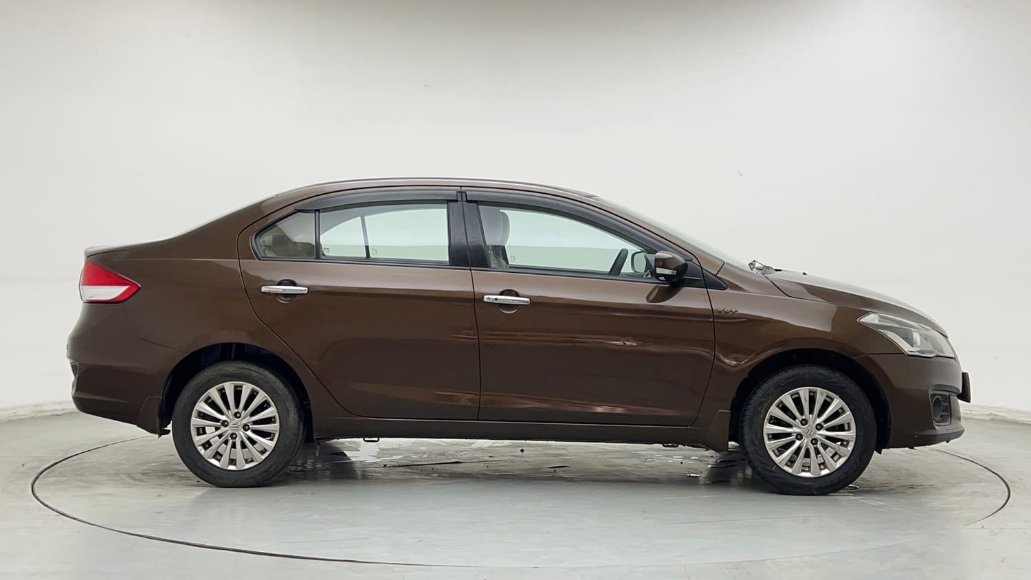 Used 2016 Maruti Suzuki Ciaz ZXi Petrol Manual exterior RIGHT SIDE VIEW