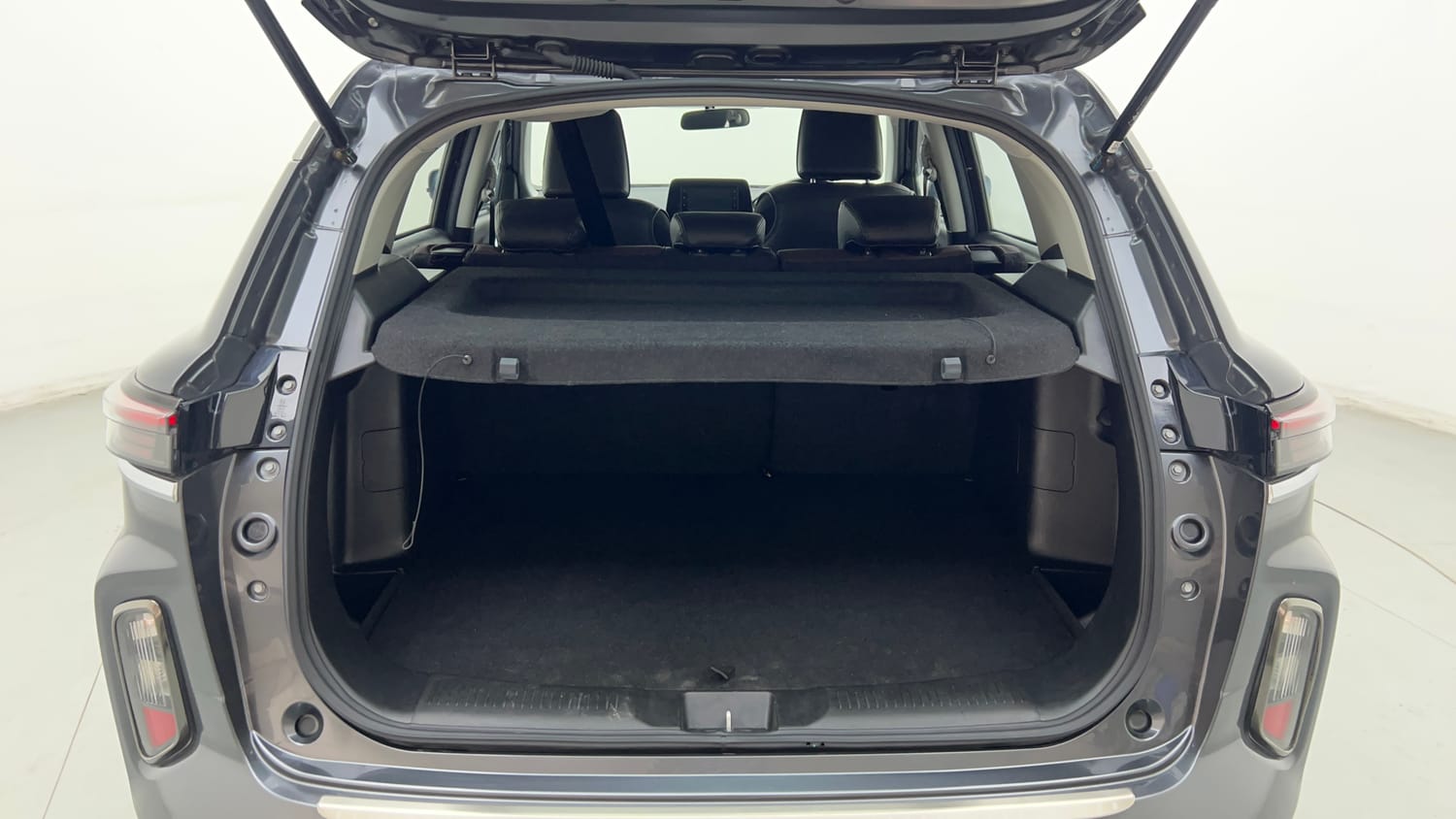Used 2025 Maruti Suzuki Grand Vitara Delta Smart Hybrid Petrol Manual interior DICKY INSIDE VIEW