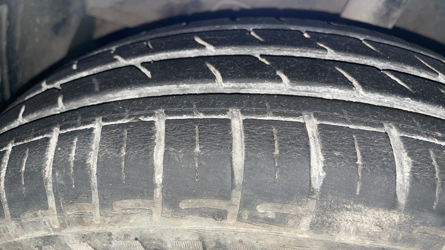 Used 2022 Hyundai Grand i10 Nios Sportz AMT 1.2 Kappa VTVT Petrol Automatic tyres LEFT FRONT TYRE TREAD VIEW