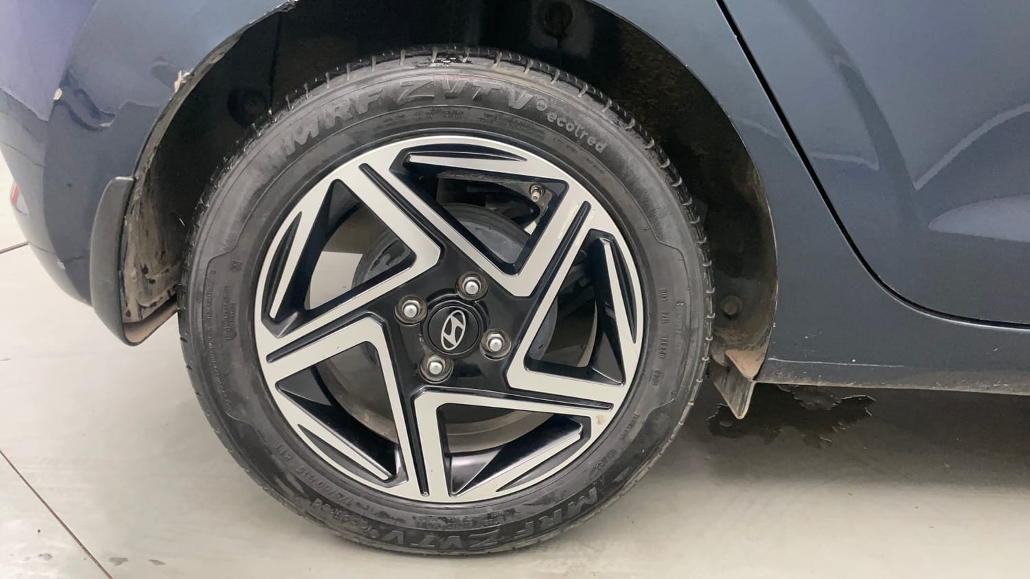 Used 2024 Hyundai Grand i10 Nios Asta 1.2 Kappa AMT Petrol Automatic tyres RIGHT REAR TYRE RIM VIEW