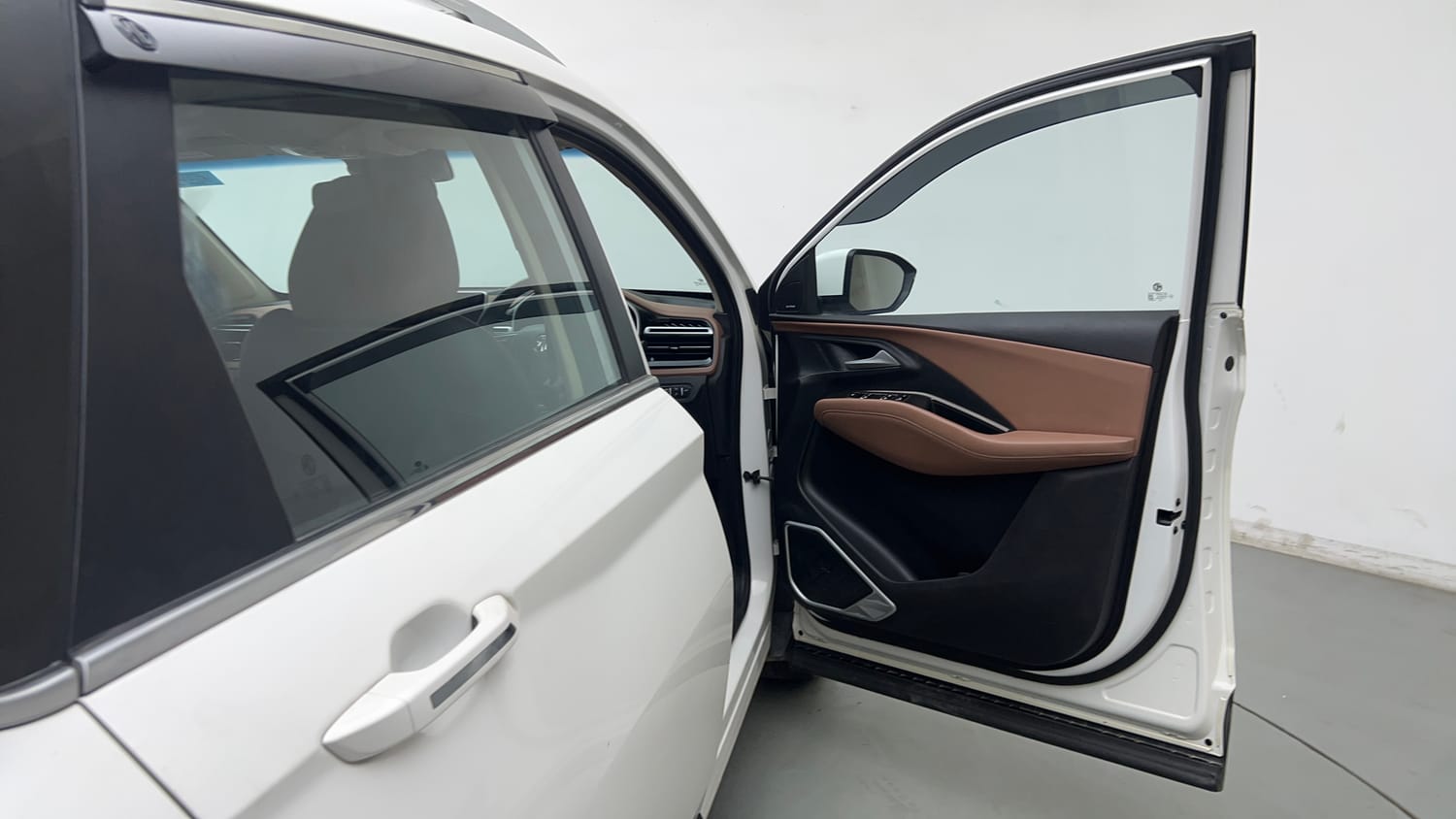 Used 2023 MG Motors Hector Plus Savvy Pro 1.5 Turbo Petrol CVT 6 STR Petrol Automatic interior RIGHT FRONT DOOR OPEN VIEW