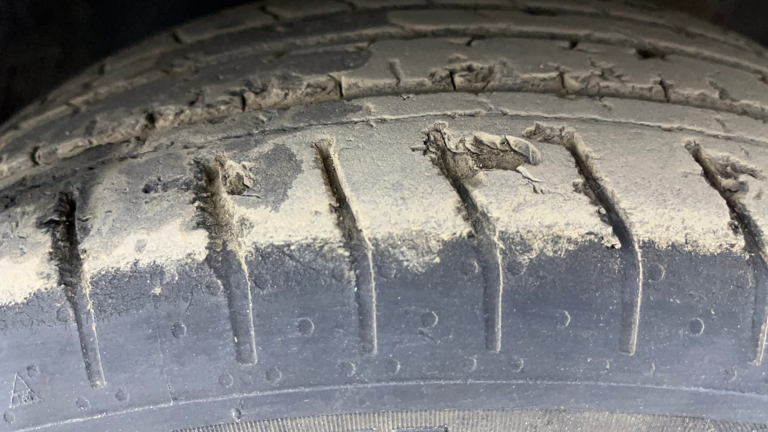 Used 2024 Hyundai Verna SX (O) 1.5 Turbo Petrol DCT Petrol Automatic tyres LEFT FRONT TYRE TREAD VIEW