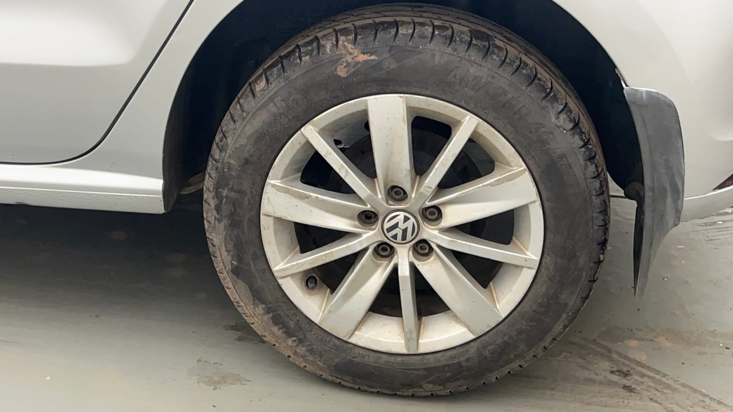Used 2014 Volkswagen Polo Trendline 1.2L (P) Petrol Manual tyres LEFT REAR TYRE RIM VIEW