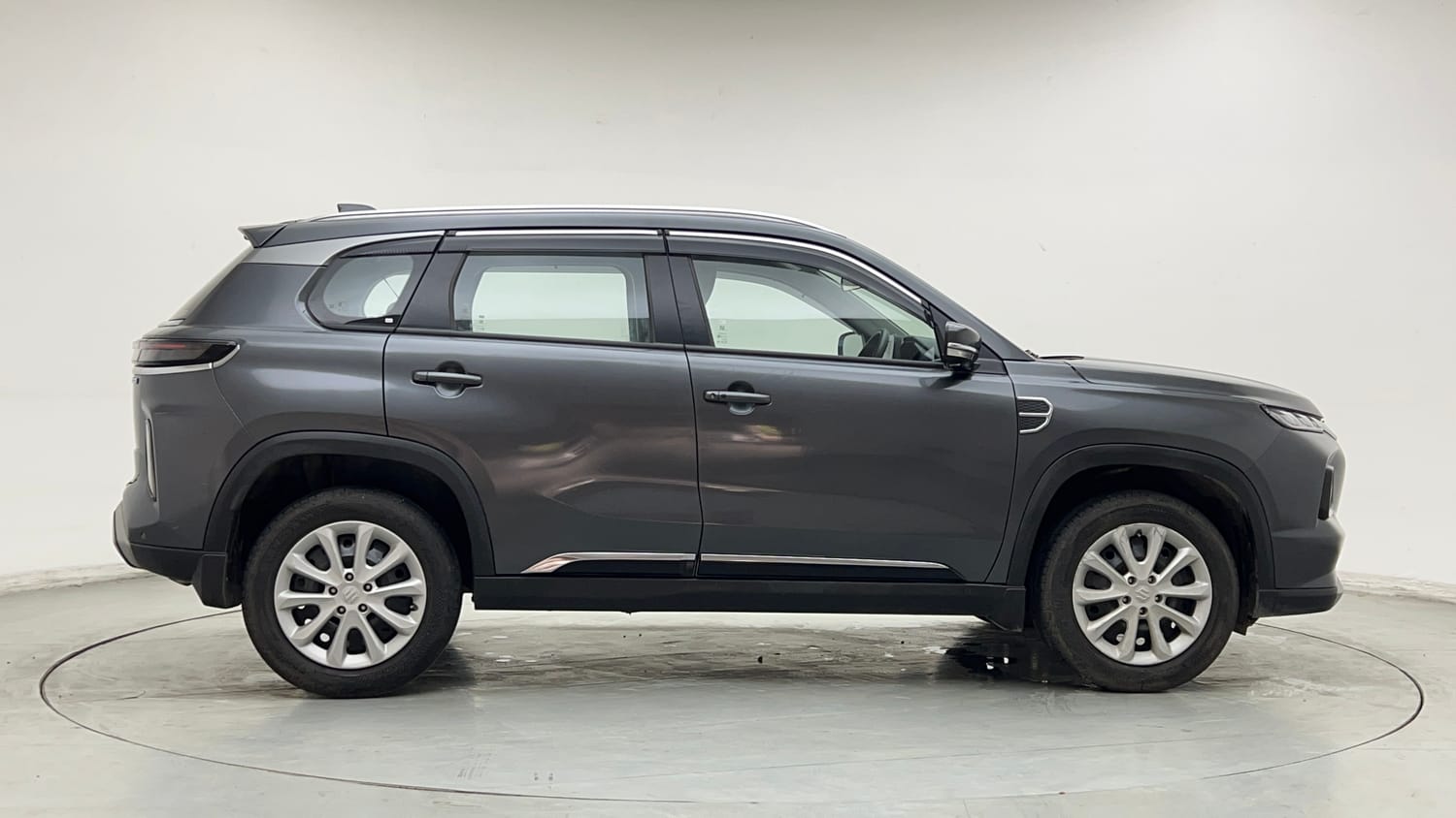 Used 2025 Maruti Suzuki Grand Vitara Delta Smart Hybrid Petrol Manual exterior RIGHT SIDE VIEW