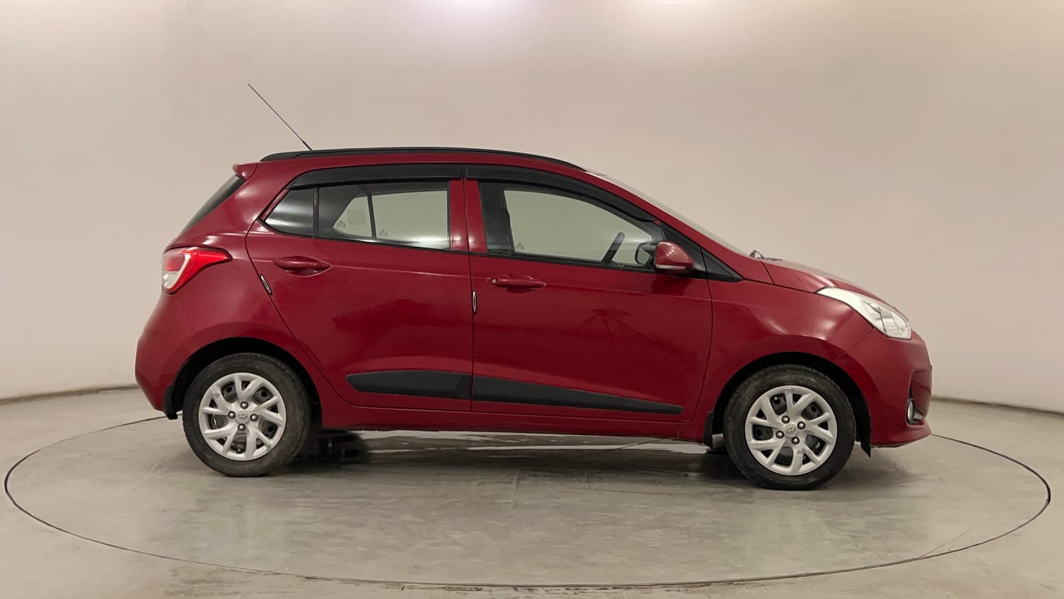 Used 2017 Hyundai Grand i10 Sportz (O) 1.2 Kappa VTVT Petrol Manual exterior RIGHT SIDE VIEW