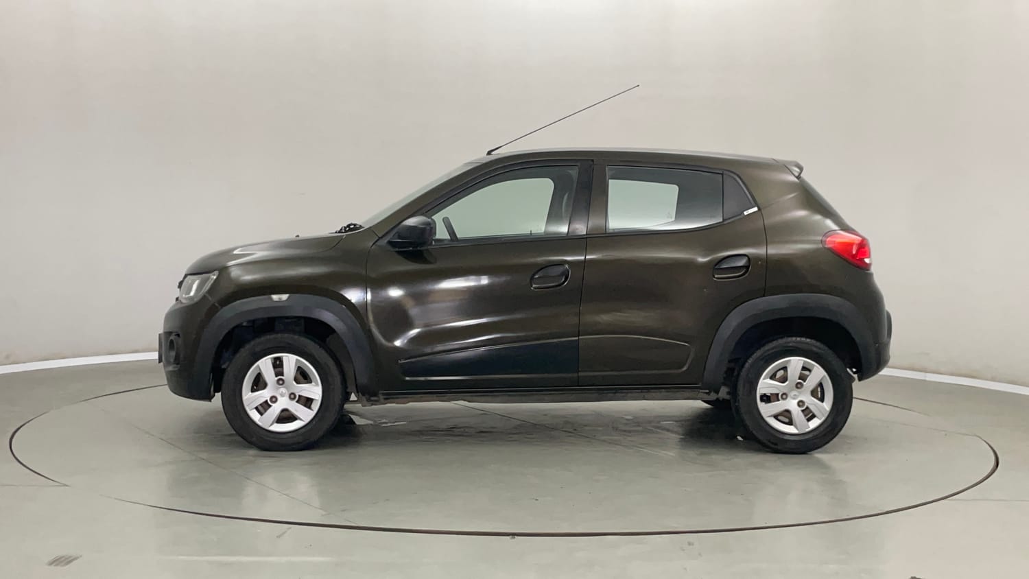Used 2018 Renault Kwid RXL Petrol Manual exterior LEFT SIDE VIEW