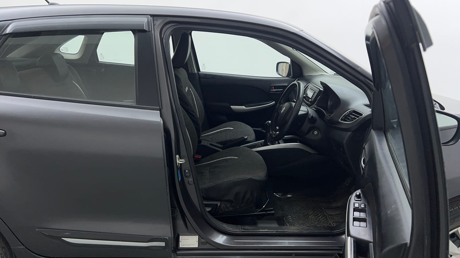 Used 2018 Maruti Suzuki Baleno Delta 1.2 Petrol Manual interior RIGHT SIDE FRONT DOOR CABIN VIEW