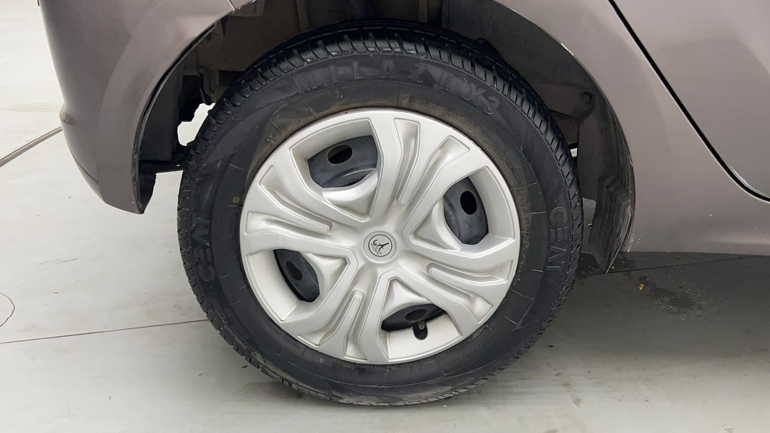 Used 2017 Tata Tiago Revotron XZ w/o Alloy Petrol Manual tyres RIGHT REAR TYRE RIM VIEW
