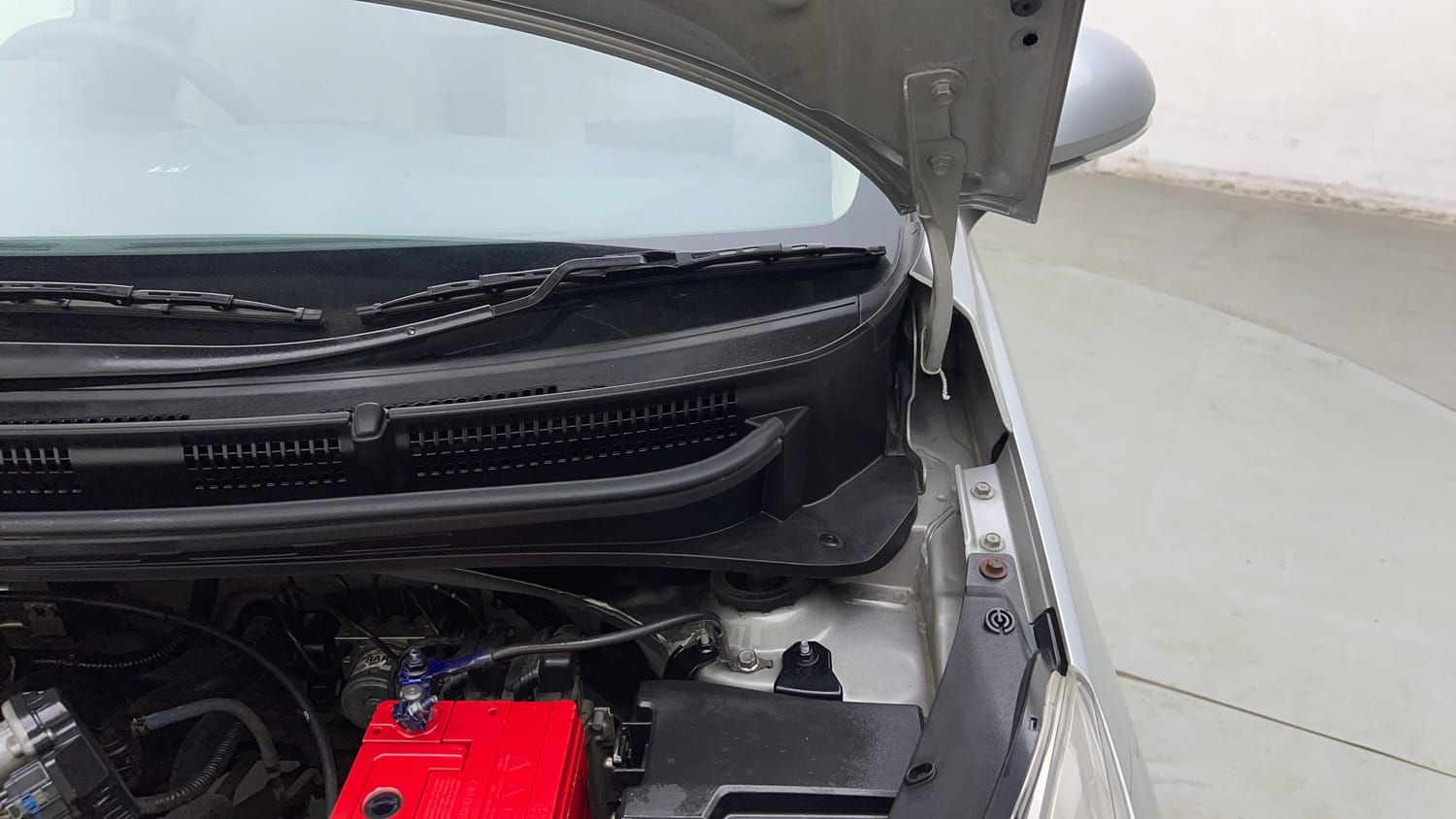 Used 2019 Hyundai Santro Asta Petrol Manual engine ENGINE LEFT SIDE HINGE & APRON VIEW