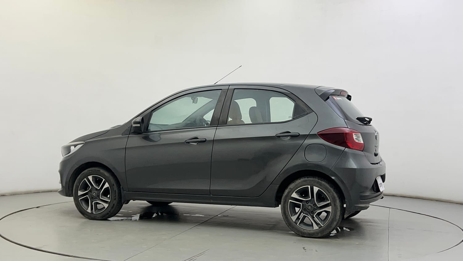 Used 2020 Tata Tiago Revotron XZ Plus Petrol Manual exterior BACK VIEW