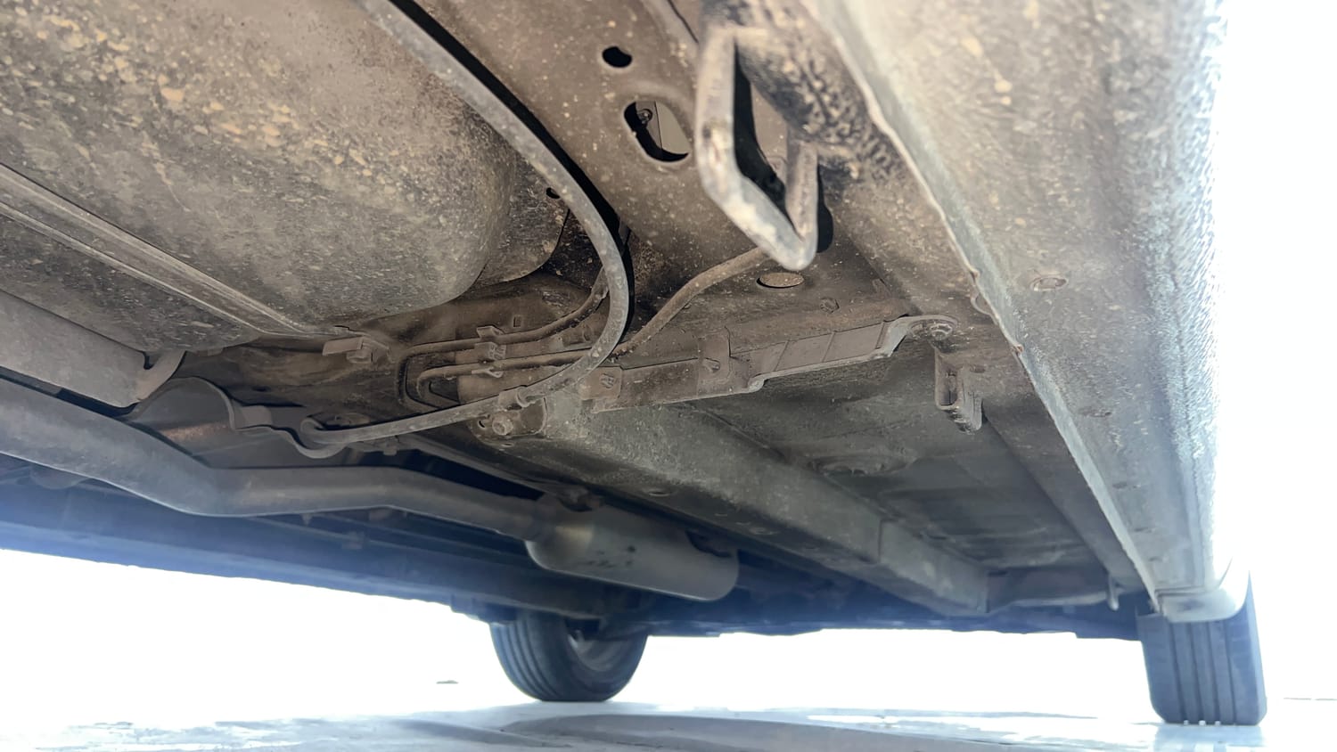 Used 2015 Maruti Suzuki Ciaz ZXI+ Petrol Manual extra REAR RIGHT UNDERBODY VIEW