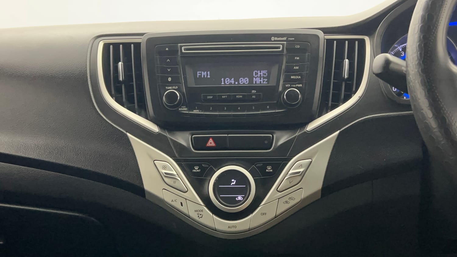 Used 2018 Maruti Suzuki Baleno Delta 1.2 Petrol Manual interior MUSIC SYSTEM & AC CONTROL VIEW