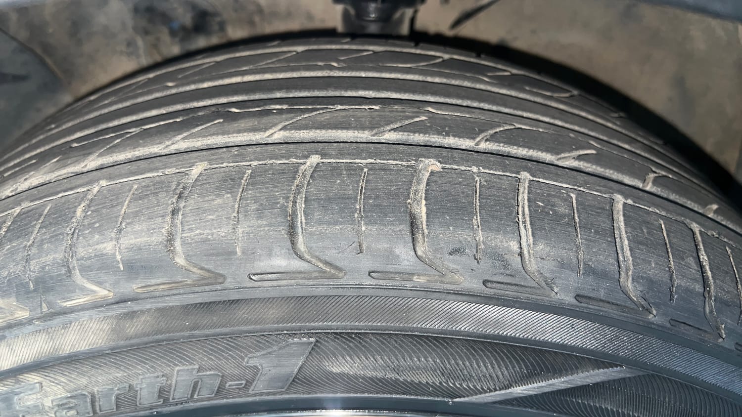 Used 2018 Hyundai Creta SX Plus 1.6 AT Petrol Petrol Automatic tyres LEFT FRONT TYRE TREAD VIEW