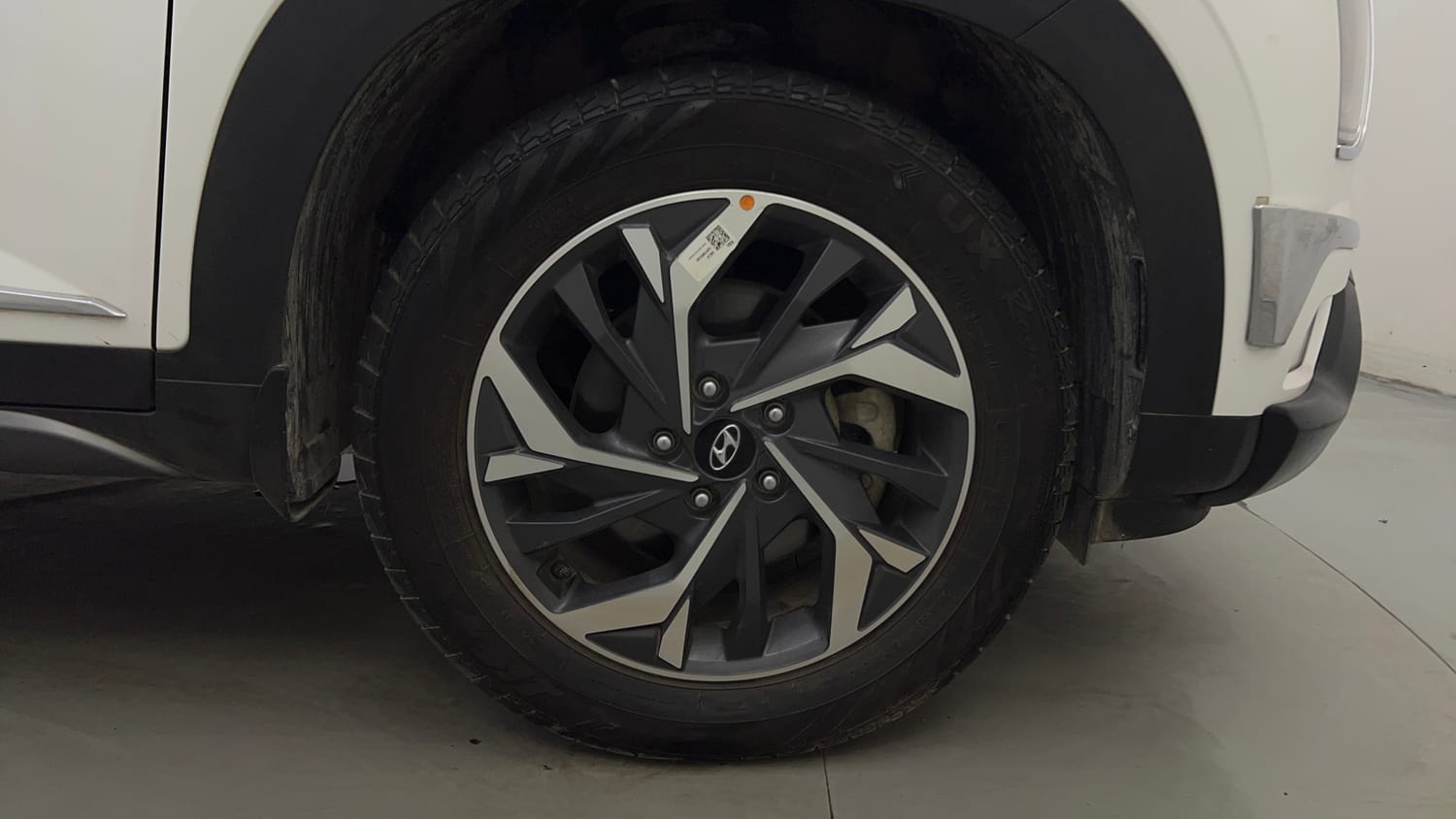 Used 2023 Hyundai Creta SX (O) 1.5 Petrol IVT Petrol Automatic tyres RIGHT FRONT TYRE RIM VIEW