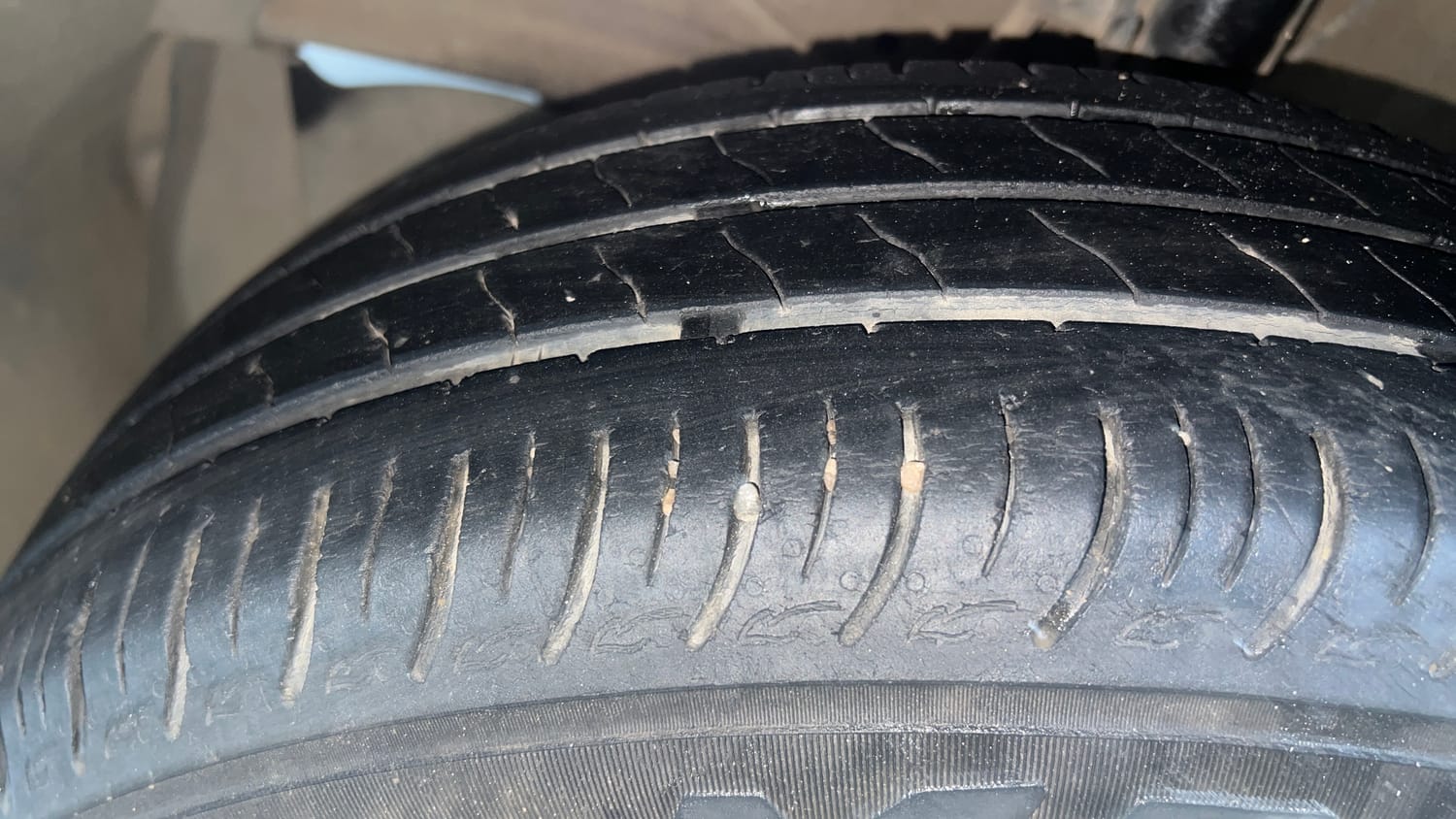 Used 2021 Maruti Suzuki Baleno Sigma Petrol Manual tyres LEFT FRONT TYRE TREAD VIEW