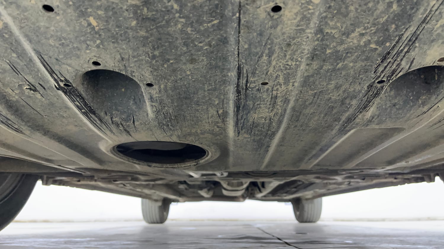 Used 2024 Hyundai Verna SX (O) 1.5 Turbo Petrol DCT Petrol Automatic extra FRONT LEFT UNDERBODY VIEW