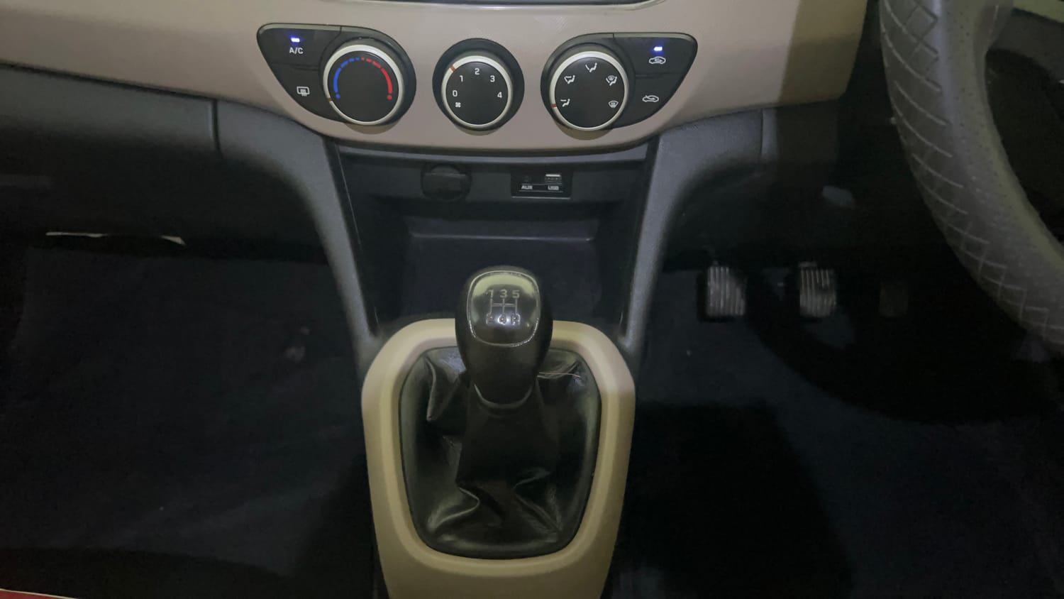 Used 2019 Hyundai Xcent S Petrol Manual interior GEAR  KNOB VIEW