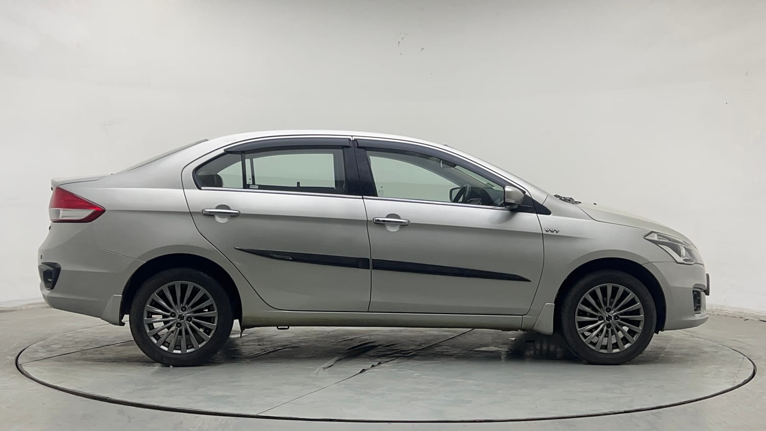 Used 2015 Maruti Suzuki Ciaz ZXI+ Petrol Manual exterior RIGHT SIDE VIEW