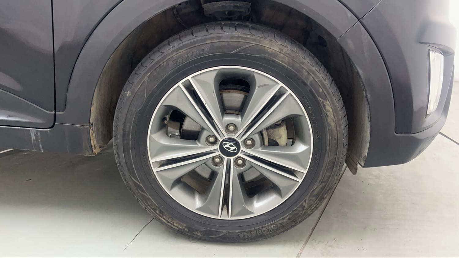 Used 2018 Hyundai Creta SX Plus 1.6 AT Petrol Petrol Automatic tyres RIGHT FRONT TYRE RIM VIEW