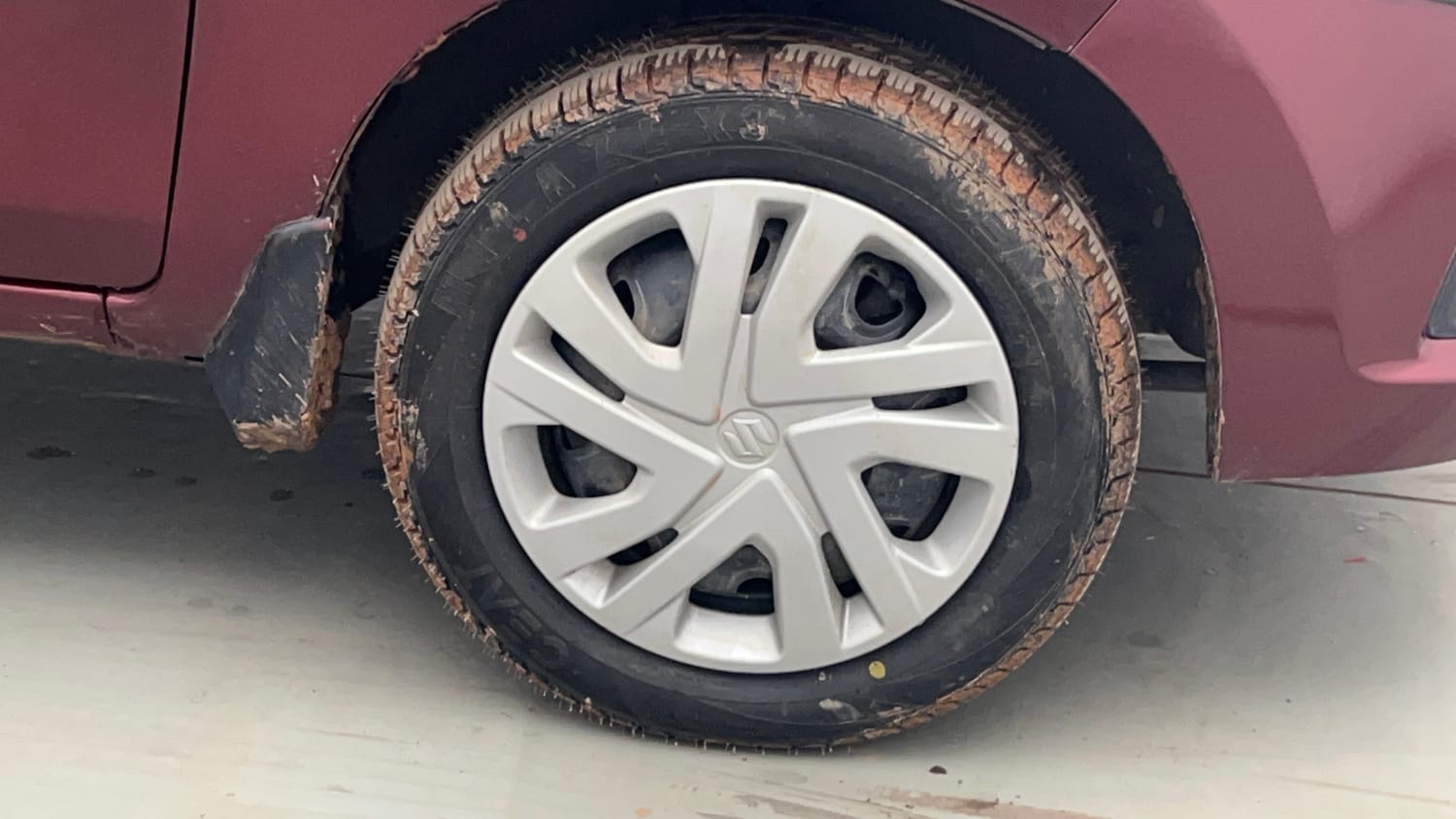 Used 2017 Maruti Suzuki Alto K10 VXi Petrol Manual tyres RIGHT FRONT TYRE RIM VIEW