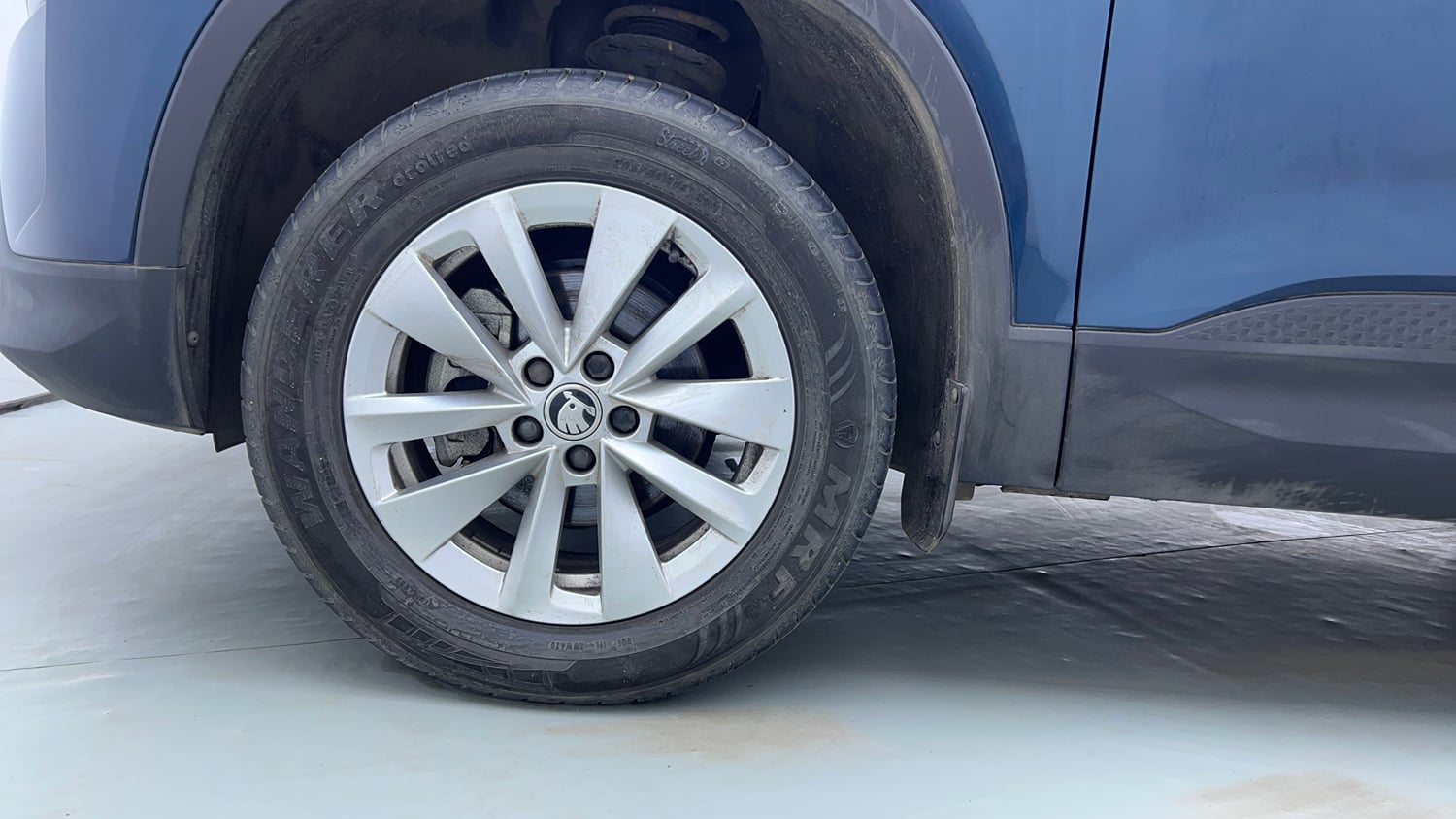 Used 2025 Skoda Kylaq Signature Plus 1.0 TSI MT (Lava Blue) Petrol Manual tyres LEFT FRONT TYRE RIM VIEW