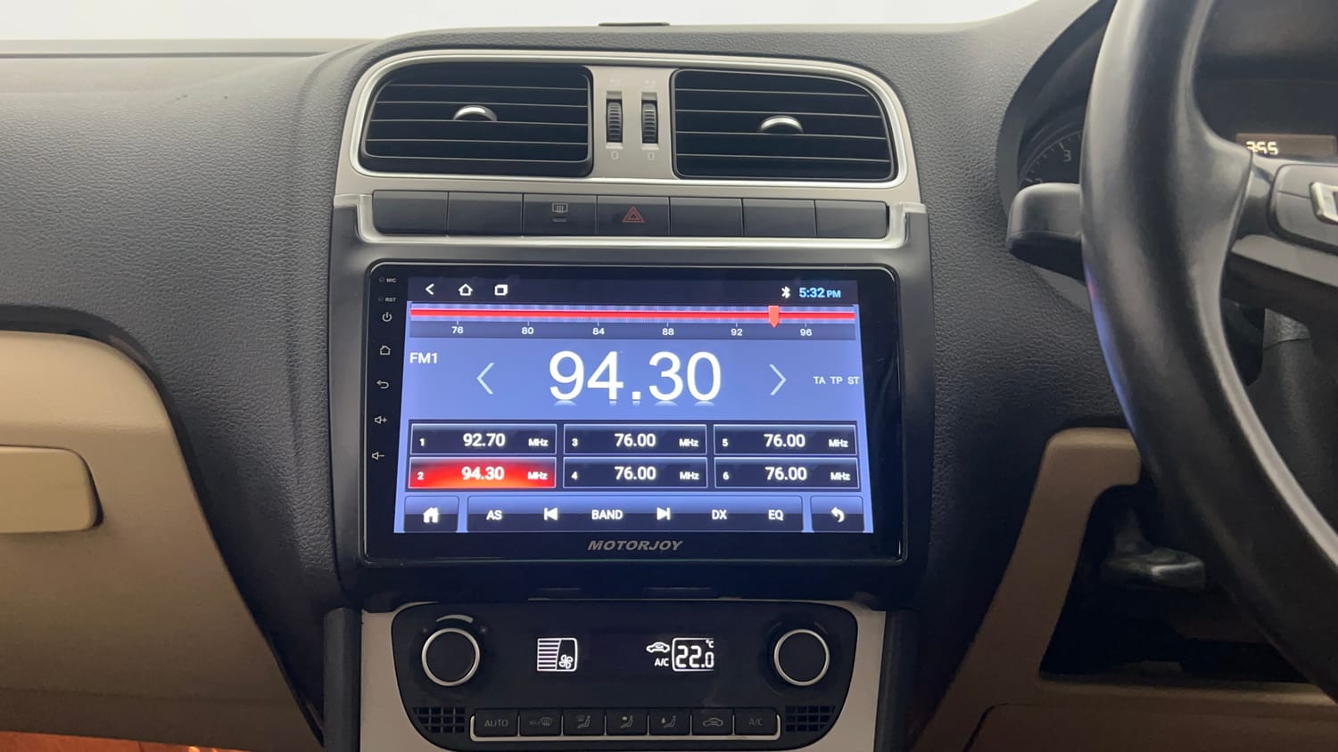 Used 2014 Volkswagen Polo Trendline 1.2L (P) Petrol Manual top_features Integrated (in-dash) music system