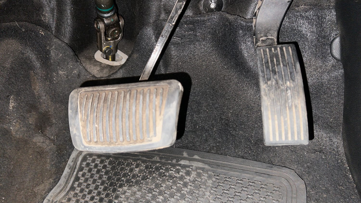 Used 2014 Hyundai Grand i10 Asta AT 1.2 Kappa VTVT Petrol Automatic interior PEDALS VIEW