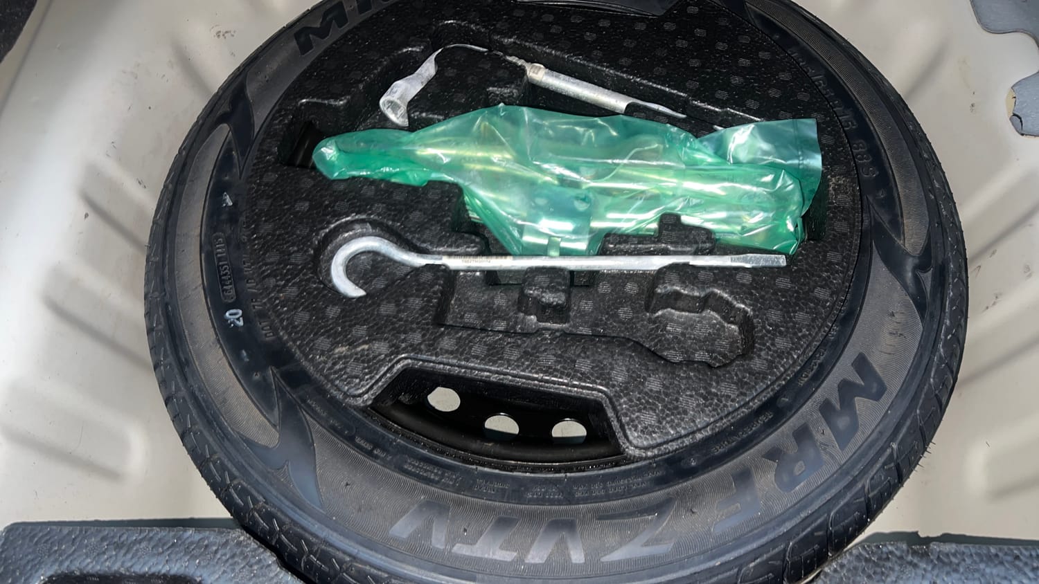 Used 2015 Maruti Suzuki Ciaz ZXI+ Petrol Manual tyres SPARE TYRE VIEW
