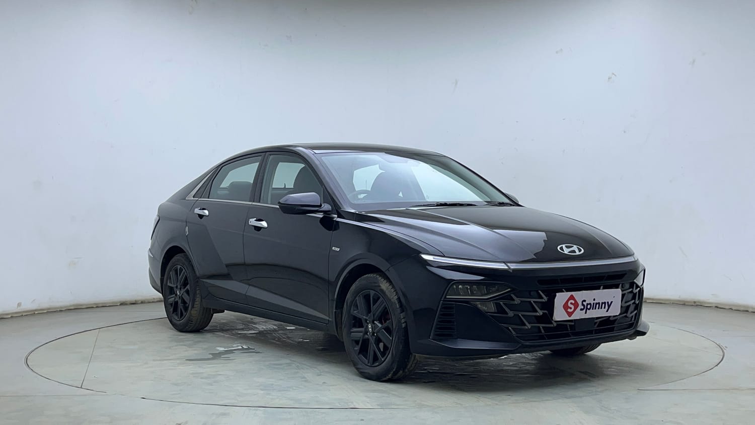 Used 2024 Hyundai Verna SX (O) 1.5 Turbo Petrol DCT Petrol Automatic exterior RIGHT FRONT CORNER VIEW