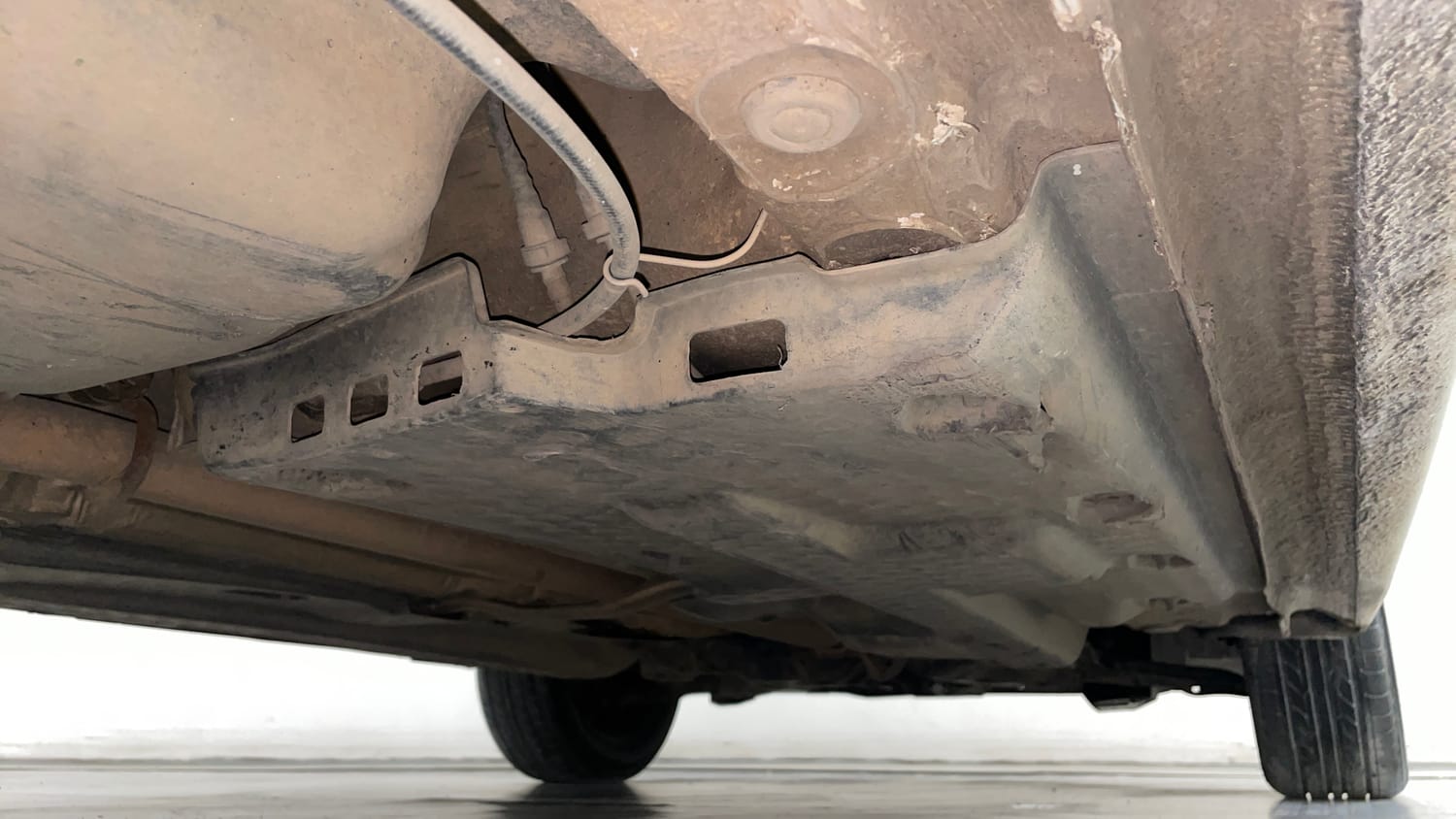 Used 2014 Volkswagen Polo Comfortline 1.2L (D) Diesel Manual extra REAR RIGHT UNDERBODY VIEW