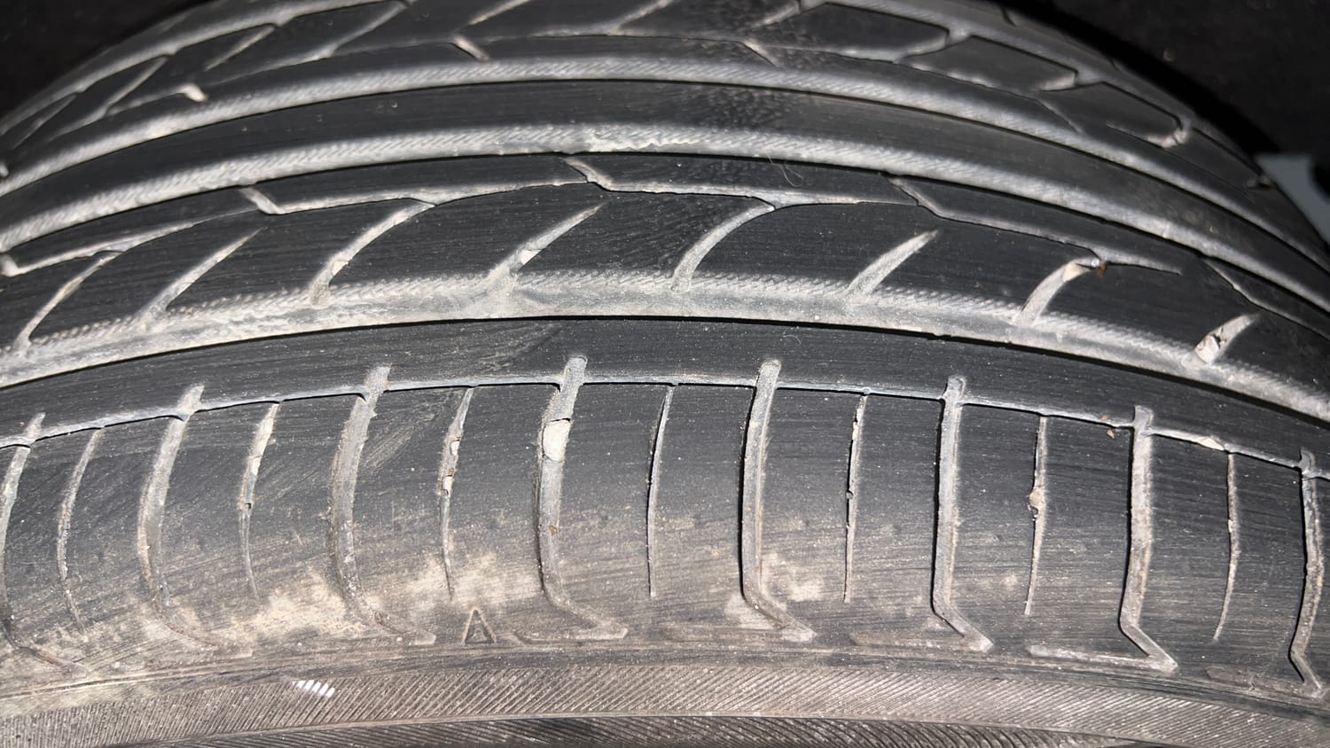 Used 2018 Maruti Suzuki Baleno Alpha 1.2 Petrol Manual tyres LEFT REAR TYRE TREAD VIEW